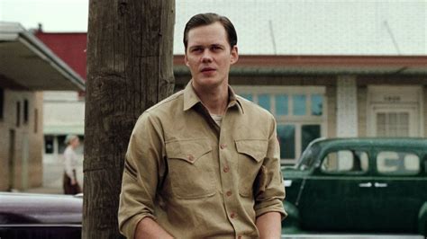 Bill Skarsgård Is Looking Ripped In Shirtless First Look At Boy。